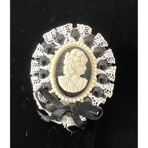 Womens Vintage Black & Cream Victorian Style Cameo Brooch Pin